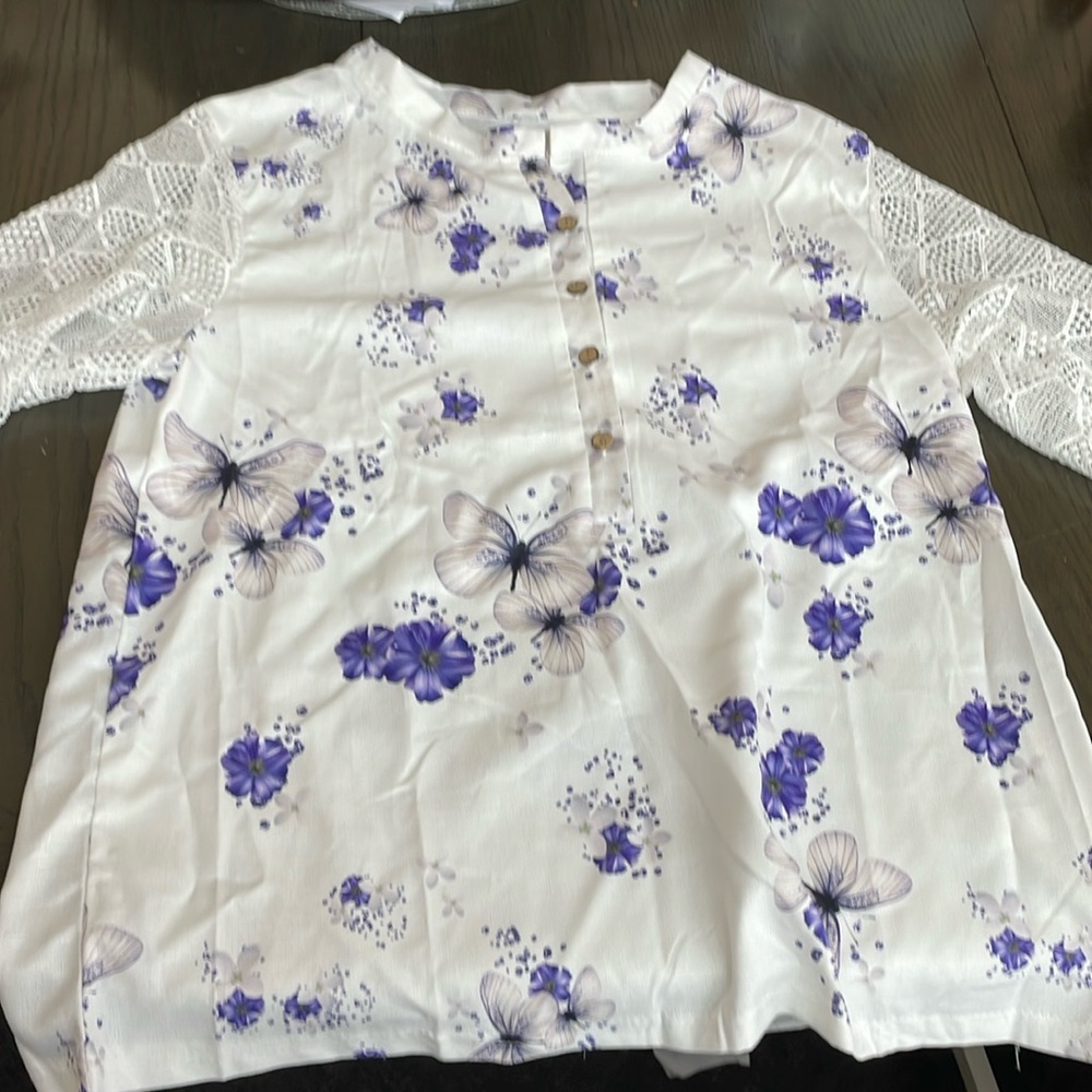 New flowery women’s top